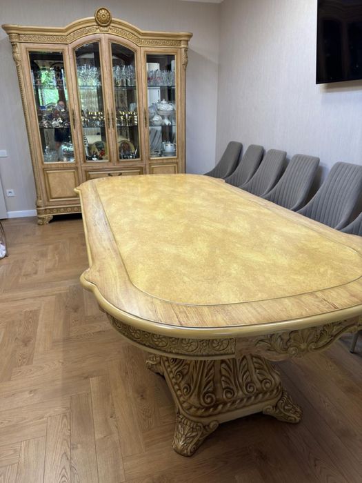 Продам стол со стенкой