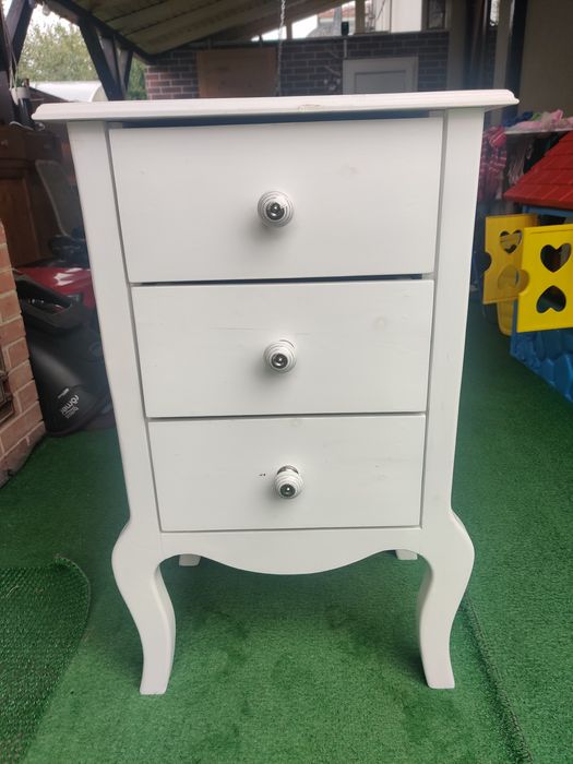 Vând set mobilier comodă și corp cu sertare din lemn masiv