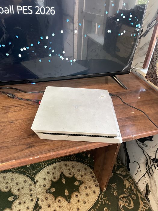 Ps 4 8ta oyini bilan 2ta orginal pulti bor