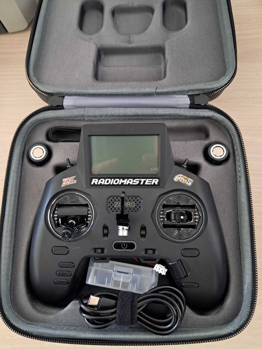 Radiocomanda Radiomaster Zorro + AG01 gimbals + geanta