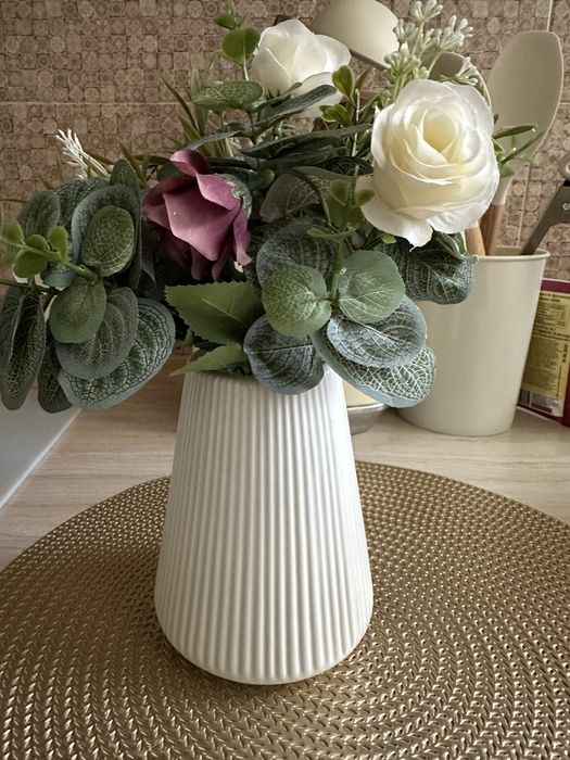 Ваза с цветами декор