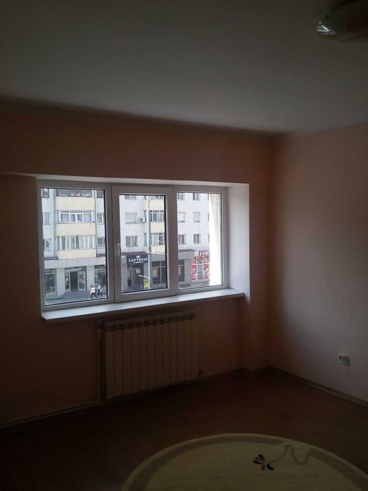Inchiriez apartament in centru