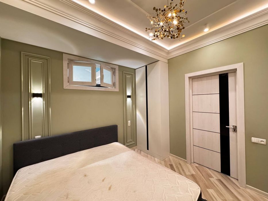 2 xonali kvartira sotiladi. 1 - qavatda. Vokzal Qizil domda