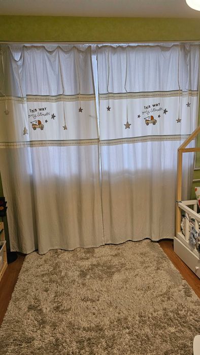 Два броя плътни пердета за децка стая