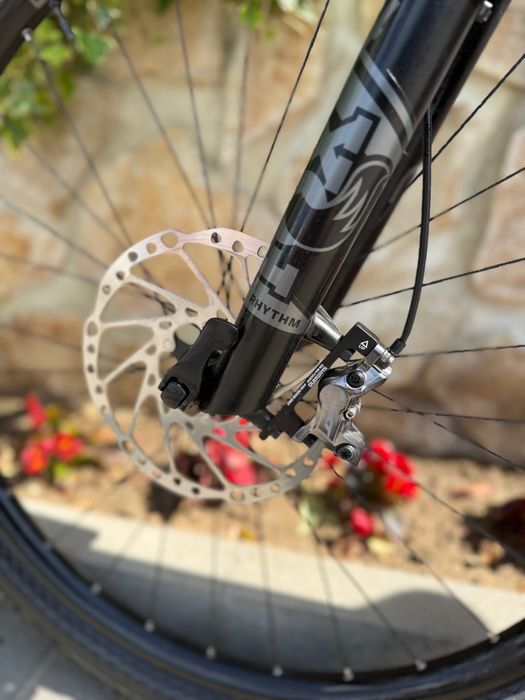 Bicicleta electrica CUBE  carbon 750 w