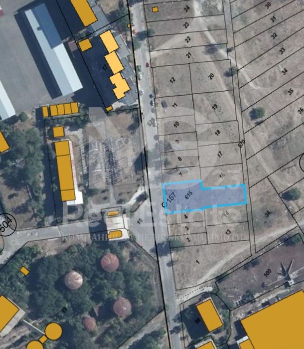 Парцел (УПИ) с вода и ток на границата и на 10м от Подстанция