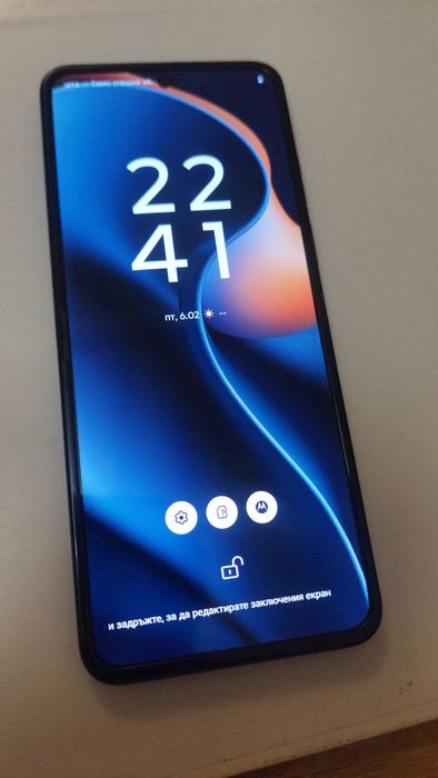 Motorola razr 60 + оригинален кейс + стъклен протектор