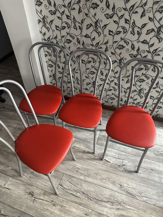 Продам стулья 4 штук