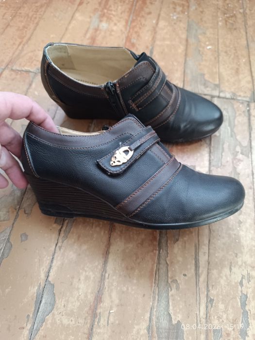 Продам женскую обувь.