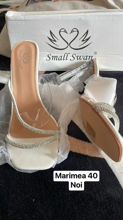 Pantofi cu toc small swan mărimea 40 noi