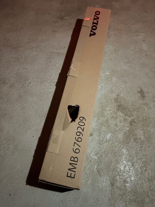 Bare portbagaj Volvo XC 90 noi, in cutie