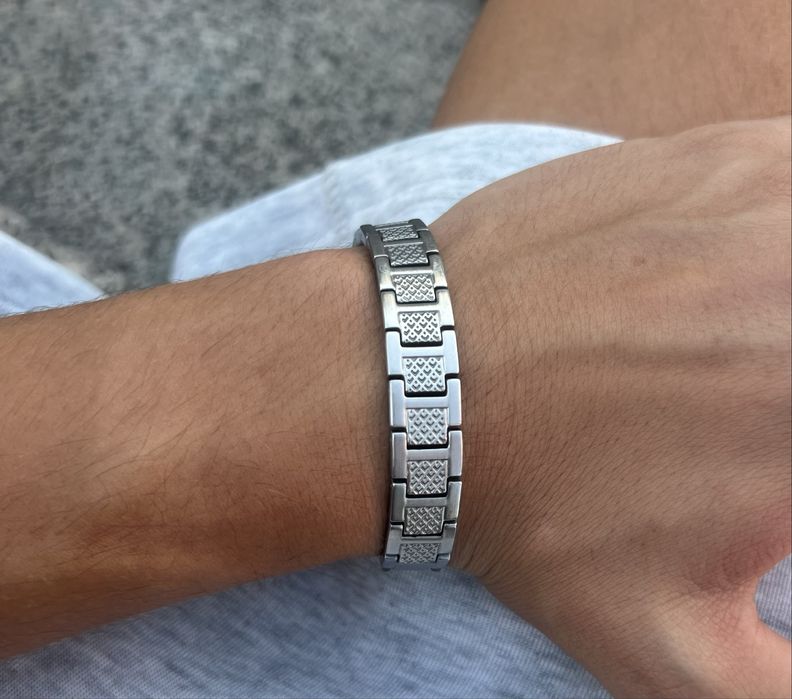 Lacoste стоманена гривна С КУТИЯ