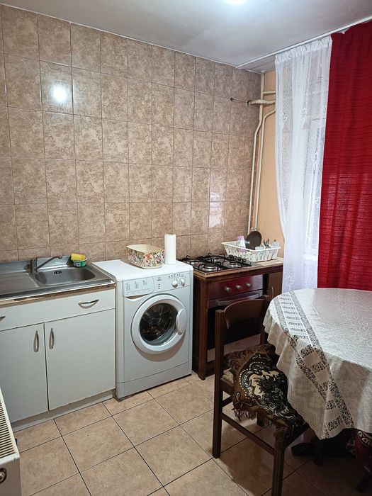 Garsoniera decomandata G.Enescu p/4 40 mp,1250 lei.