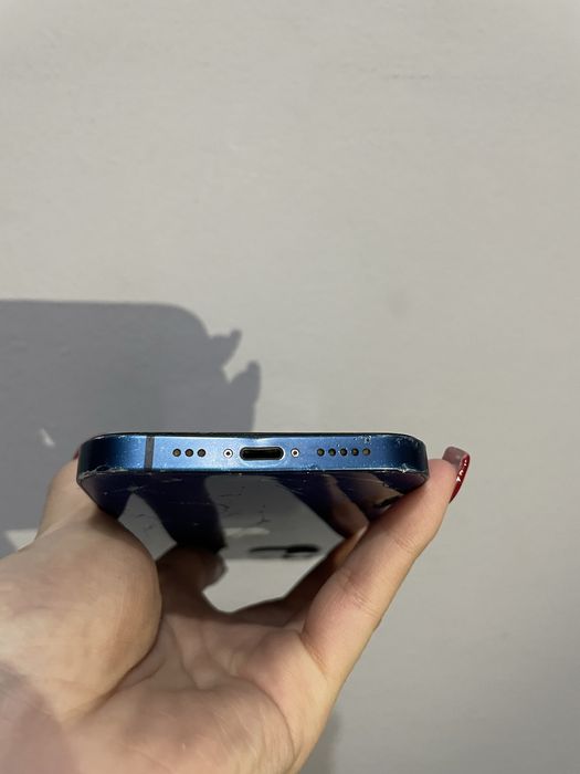 iPhone 12, 128 GB. Face ID толық істейді. Батареясы — 76%.