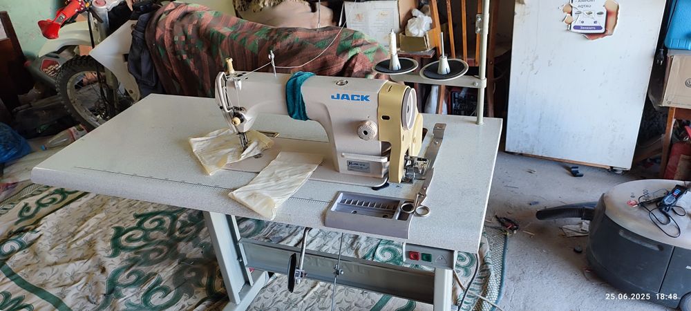 Швейная машинка Jack промышленная со столом