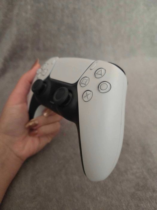 Consola playstation 5, aproape noua