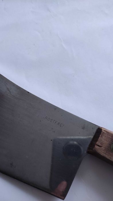 Кухненски сатър от дебела стомана и дървена дръжка