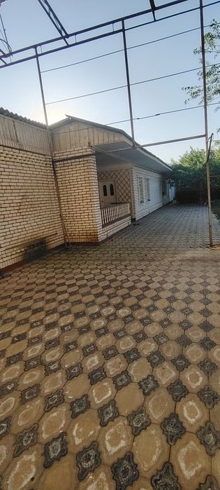 Srochna uchastka sotiladi 10 sot