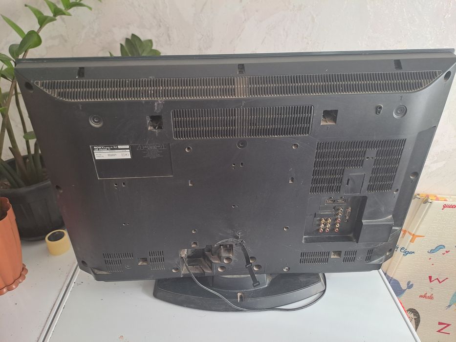 Телевизор рабочий в среднем состяний