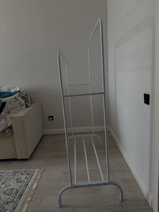 Продам вешалку в хорошем состоянии
