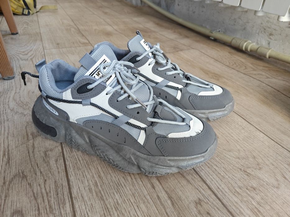 Кроссовки спортивные 41-42Р