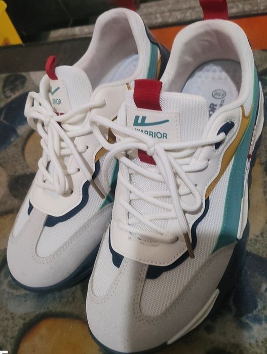 Спортивные кроссовки 40 размера