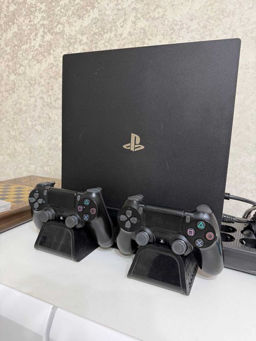 СРОЧНО! Продаётся PlayStation 4 Pro (1TB)