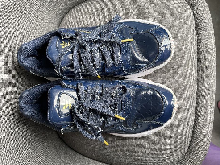 Дамски маратонки Adidas Falcon, тъмно сини, лачени, 39 номер
