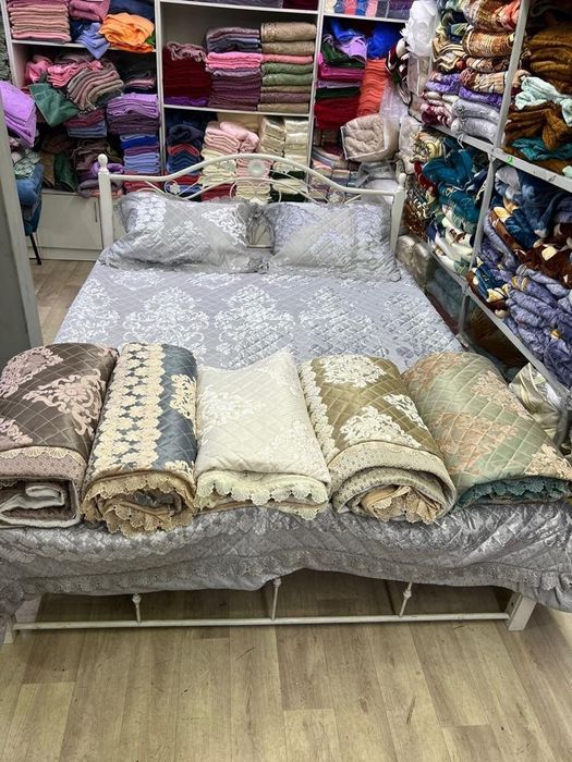 Текстиль.Комплект постели,салфетки,покрывало
