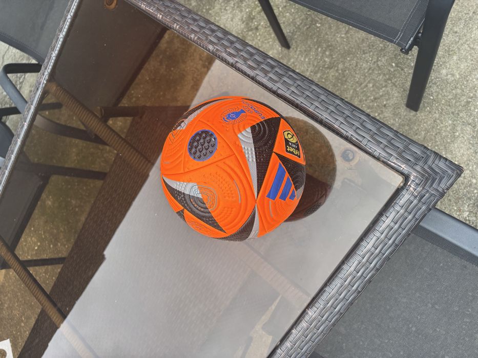 Адидас Оригинална топка