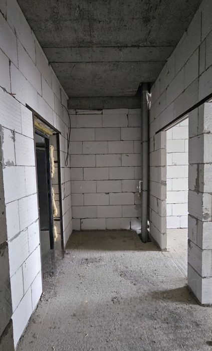 Karvon Shopping tomonda 1 xonali korobka sotiladi