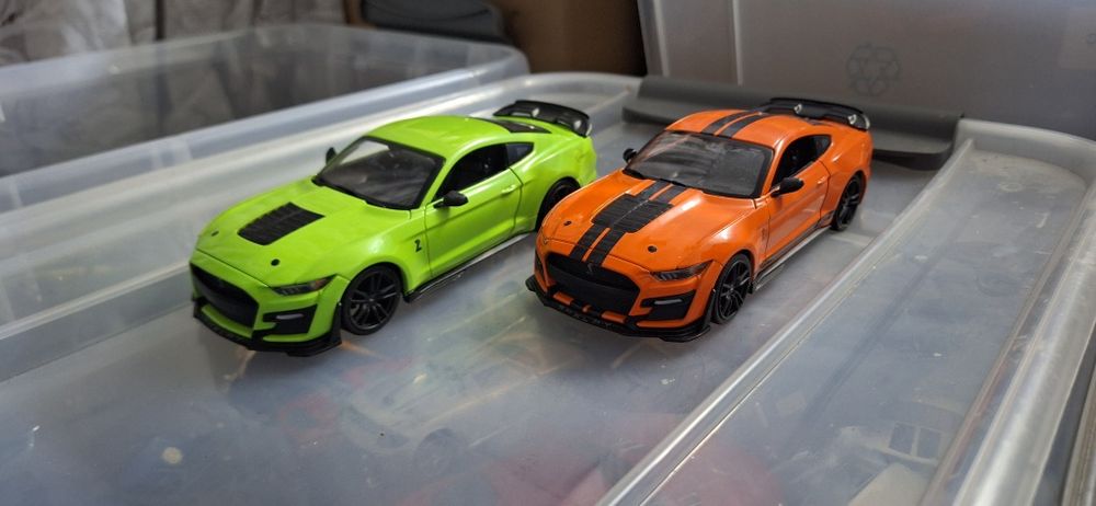 Метални колички 1:24