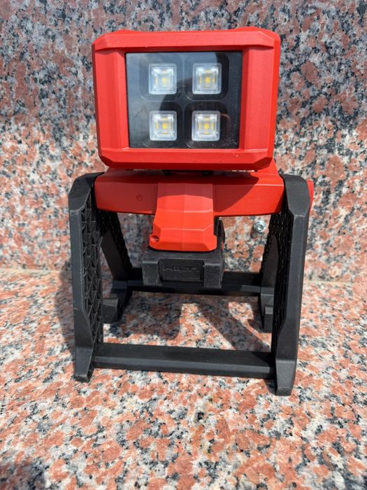 Hilti reflector de șantier pe acumulator
