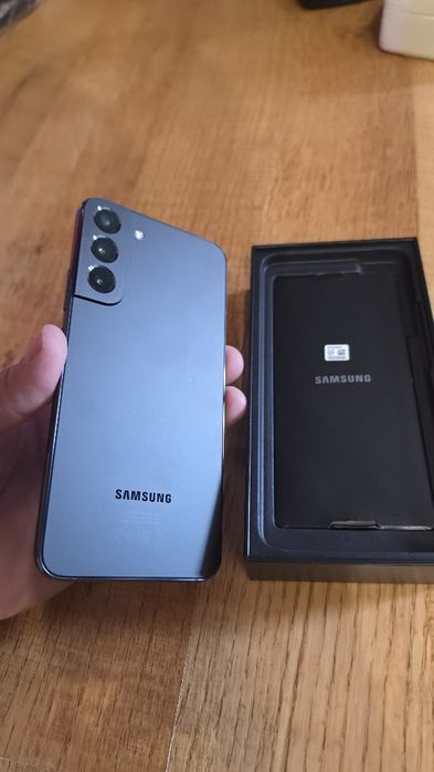 Samsung Galaxy S22+   256/8 с 4 кейса и допълнителни протектори за екран и камера