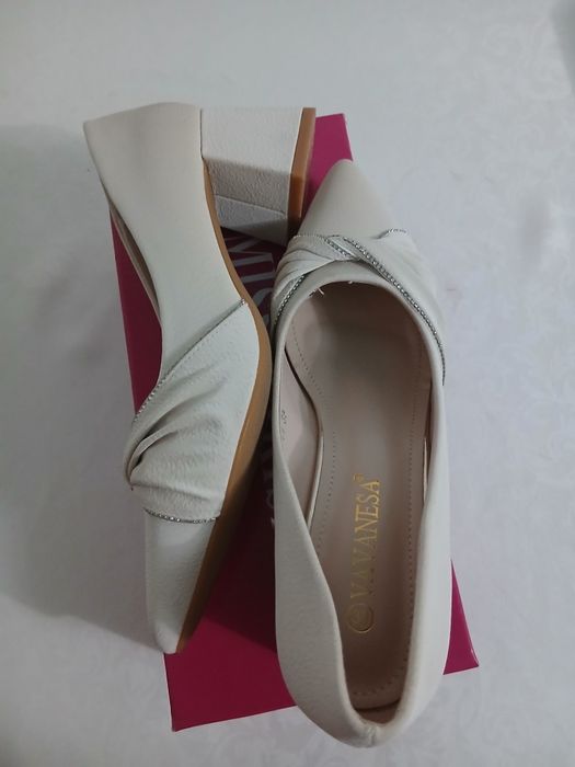 Продам осенью обувь