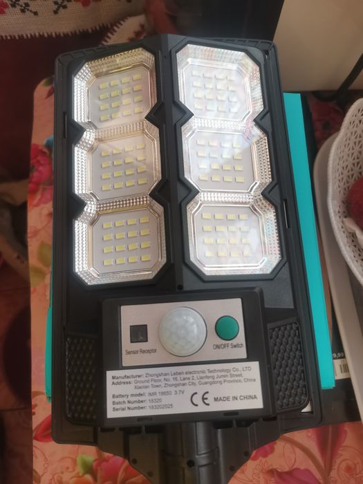 Lampa solara pe leduri