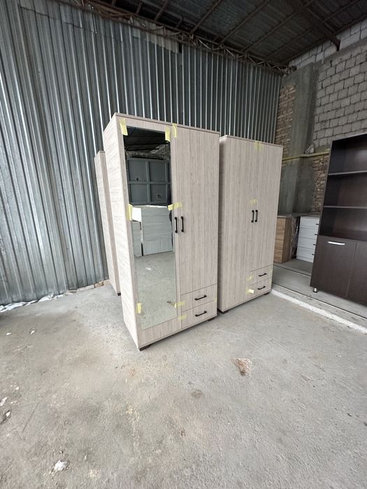 Шкаф с гарантии на 3 года.