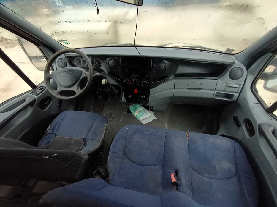 Пътнически бус Iveco 35S12 – отличен за превоз