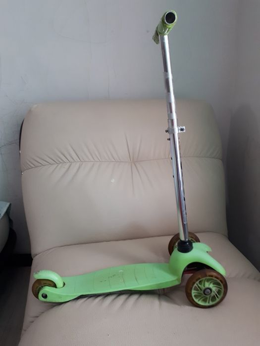 Самокат детский зеленый