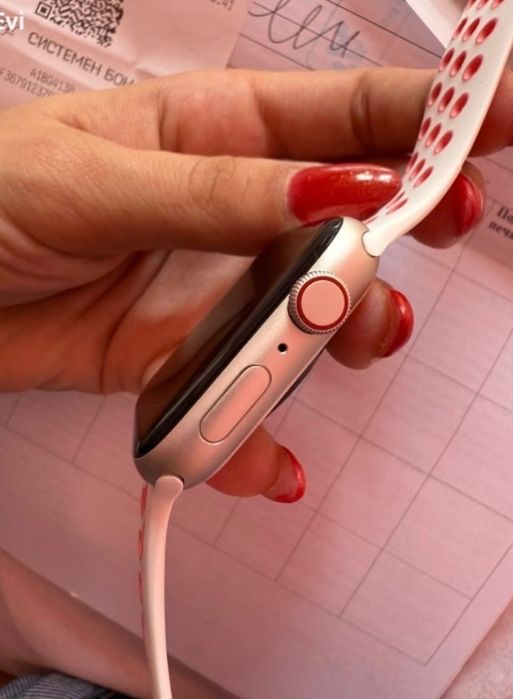 Apple Watch SE 2 (44mm, GPS + Cellular) – като нов + три каишки