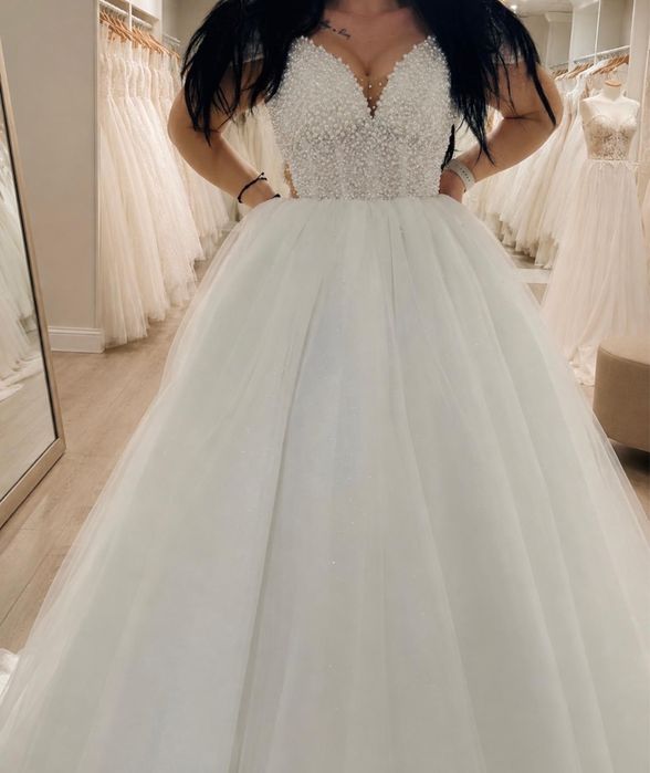 Rochie de mireasa tip printesa cu perle