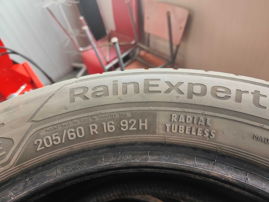 2бр.летни гуми 205/60/16 Uniroyal