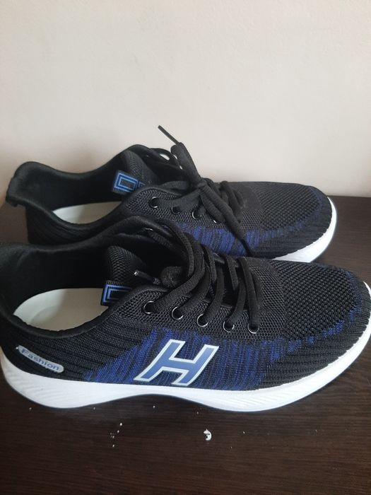 Спортивная обувь