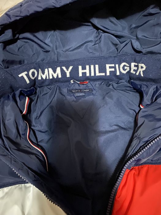Geacă Tommy Hilfiger de băieți vârsta 12-14 ani.