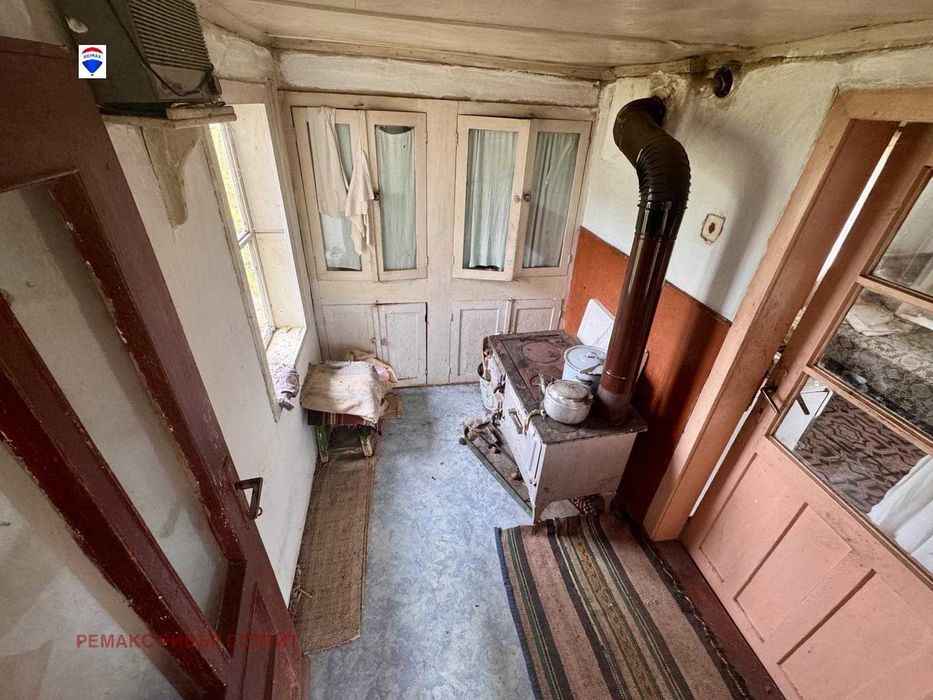 Селска къща за продажба в с. Бръшлен, обл. Русе