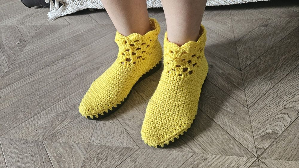 Ghete galbene croșetate handmade