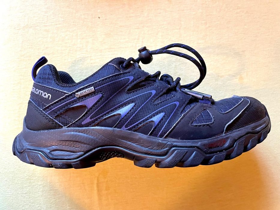 Vând pantofi damă Salomon, impermeabili, membrană Gore-tex, mărimea 36