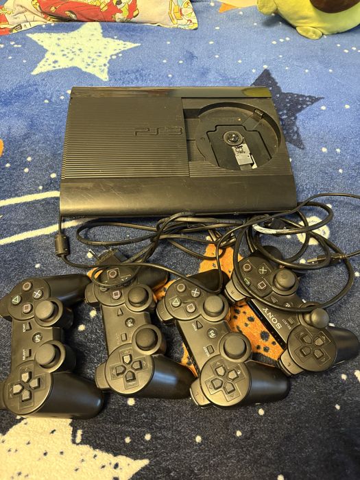 Vand PS3+ 9 jocuri in stare buna de functionare