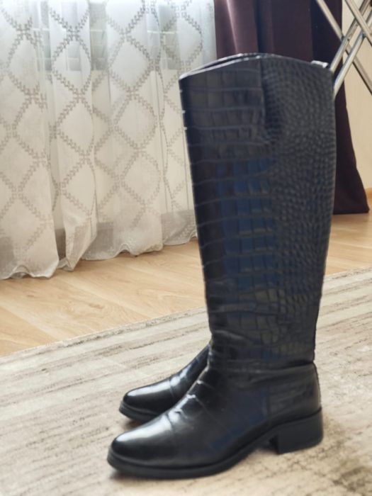 Продам оригинальные высокие сапоги