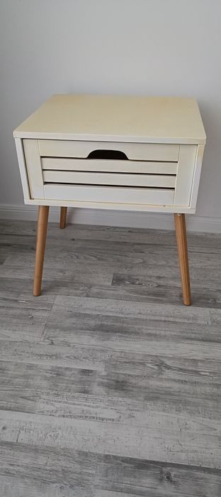 Vând doua noptiere jysk